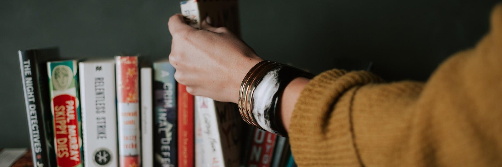 Illustrasjonsfoto av bokhylle.