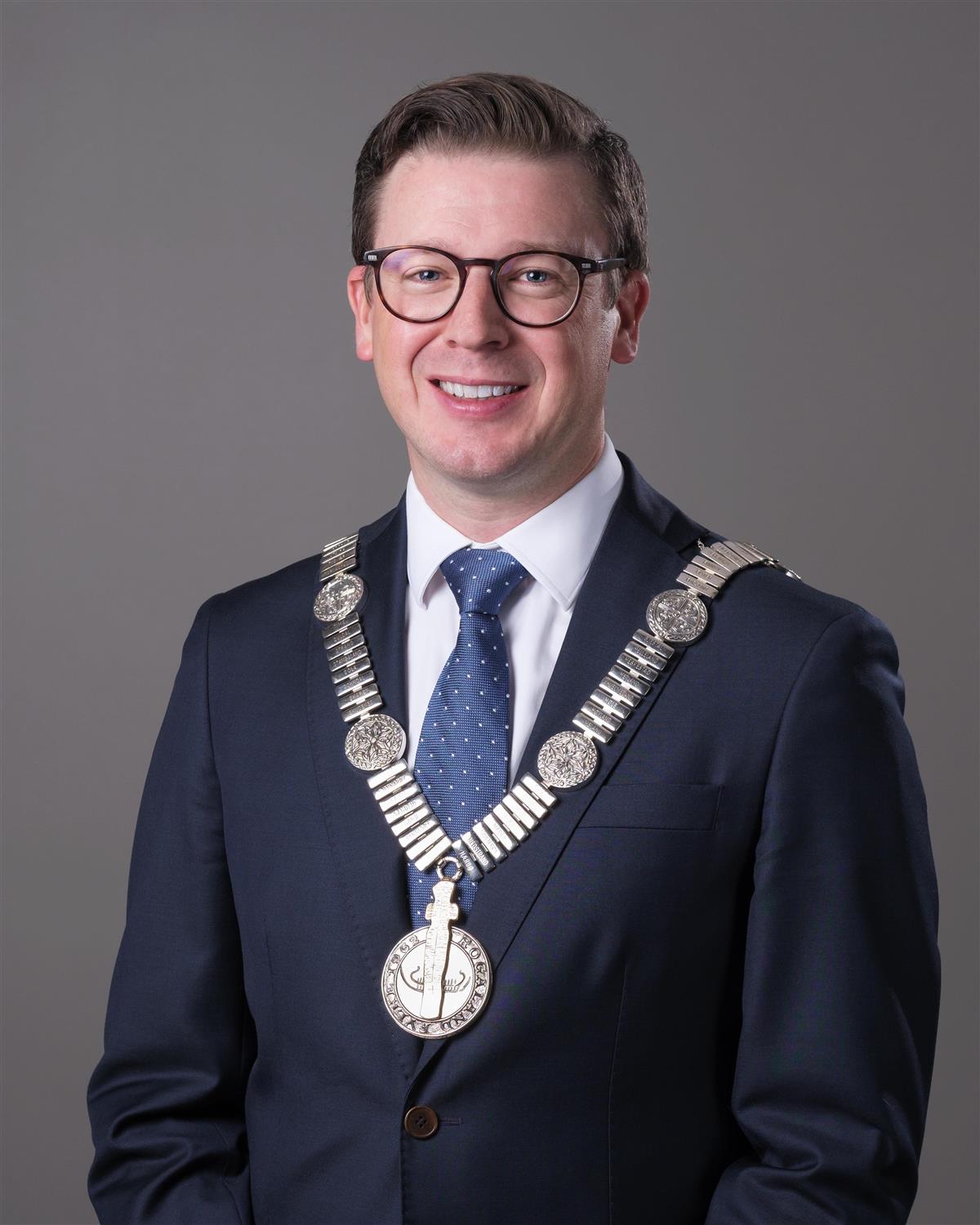 Fylkesordfører Ole Ueland. Foto - Klikk for stort bilde