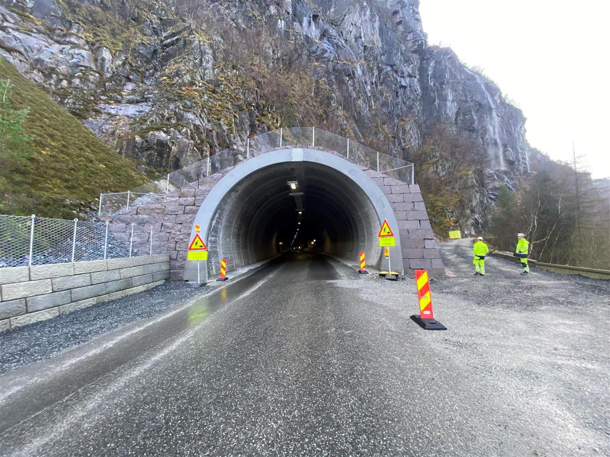 Bilde av Frafjordtunnelen fra utsiden. - Klikk for stort bilde